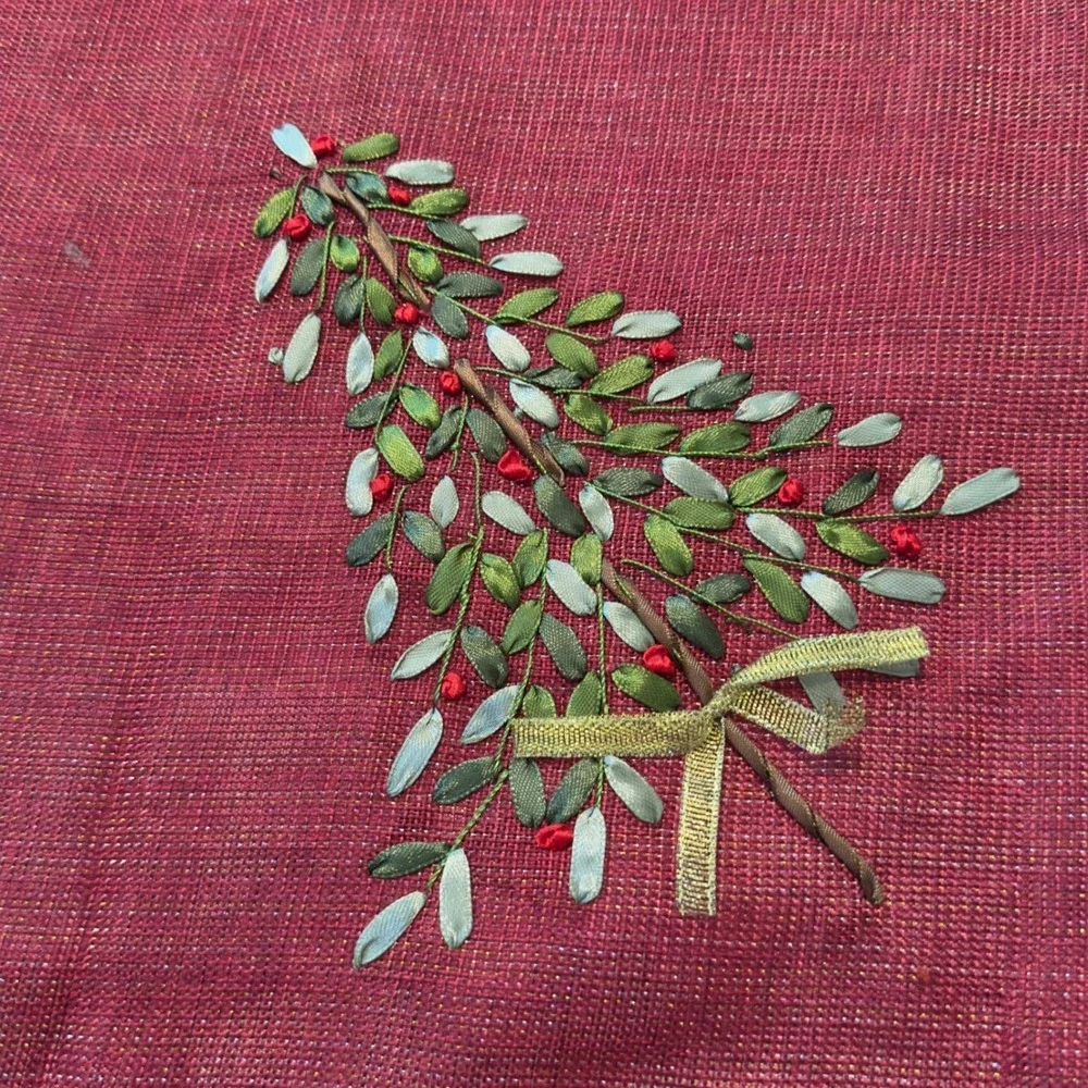 Red Christmas Tablecloth Ribbon Embroidery Mistletoe Poinsettia 53x69 Metallic
